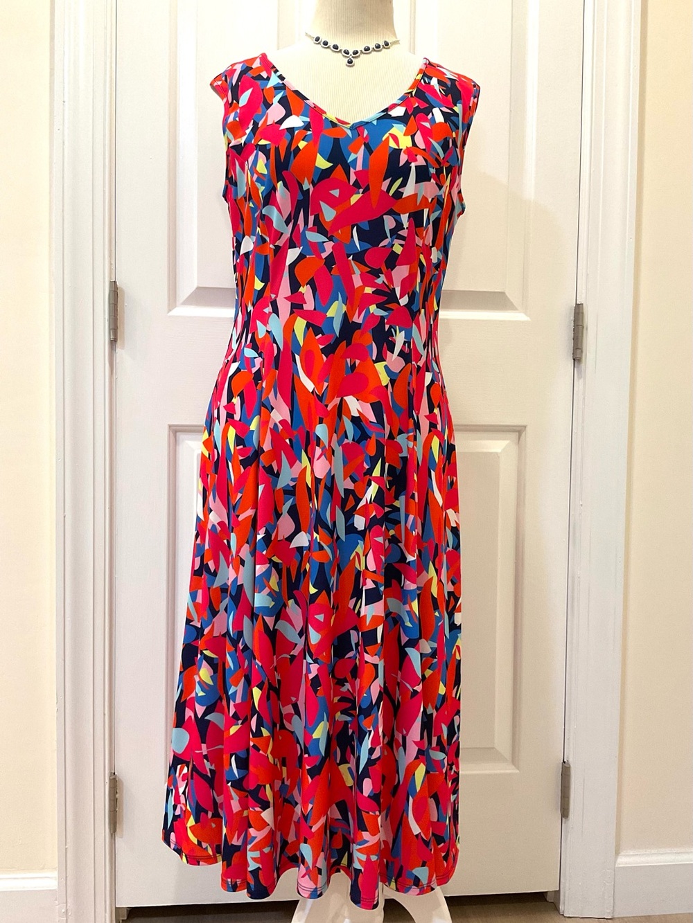NWT Bali Bold Abstract Print Sleeveless V-Neck Dress, 8